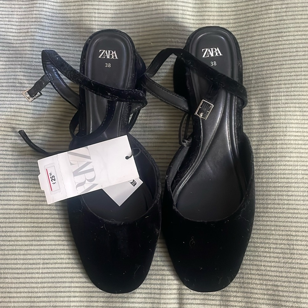 Zara shoes - velvet low square heel. NEW